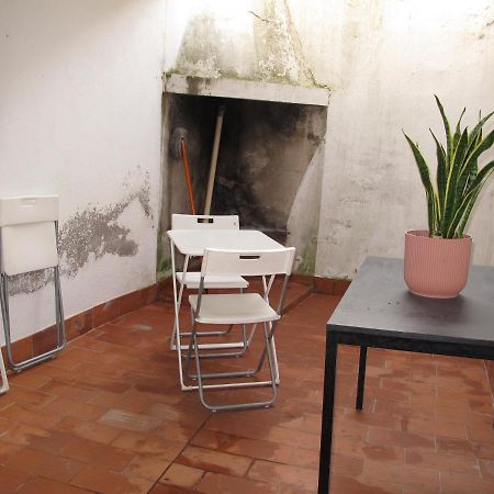 Appartement T1 Bis Cosy Avec Patio 17 Bis Tourbes Exterior photo